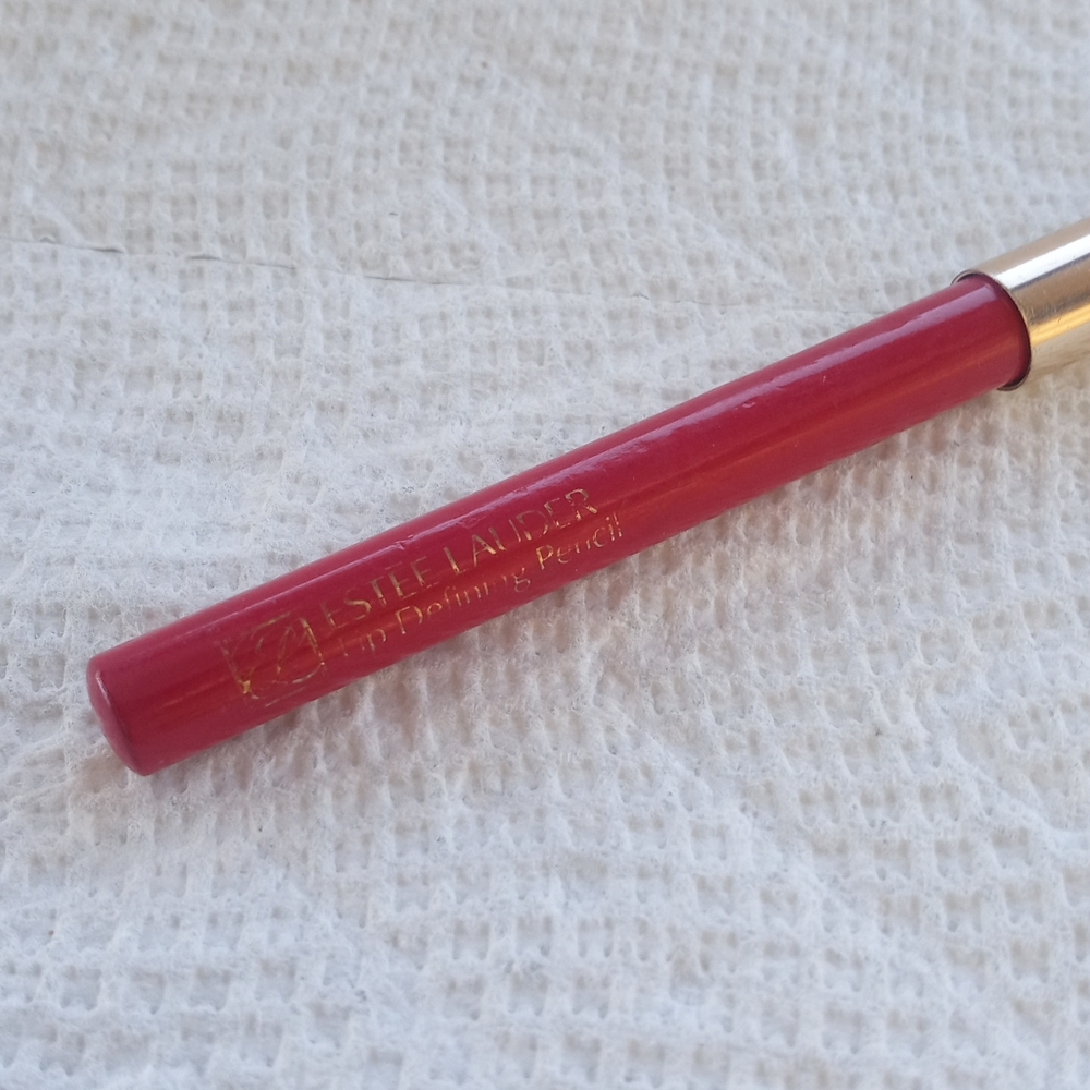 Estee Lauder Lip Defining Wooden Pencil Wineberry Lightweight Creamy HighPigment